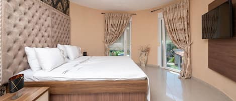12 bedrooms, iron/ironing board, free WiFi, bed sheets