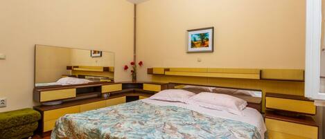 1 bedroom, free WiFi, bed sheets