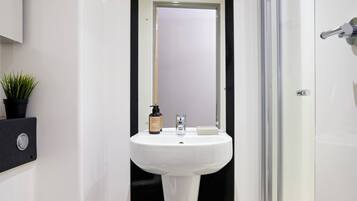 Single Room | Bathroom