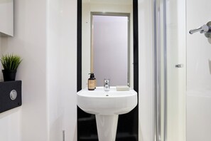 Single Room | Bathroom