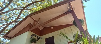 Charming cabin in brilliant Centro Montenegro with WiFi, AC,  outdoor fireplace