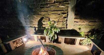 Charming cabin in brilliant Centro Montenegro with WiFi, AC, outdoor fireplace