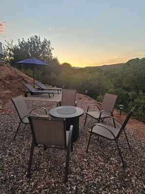 Terrace/patio - Hill Top-Beautiful Mountain views next to Clear Creek, River, Sedona, & more! (Camp Verde)