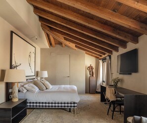 In-room safe, desk, free WiFi, bed sheets