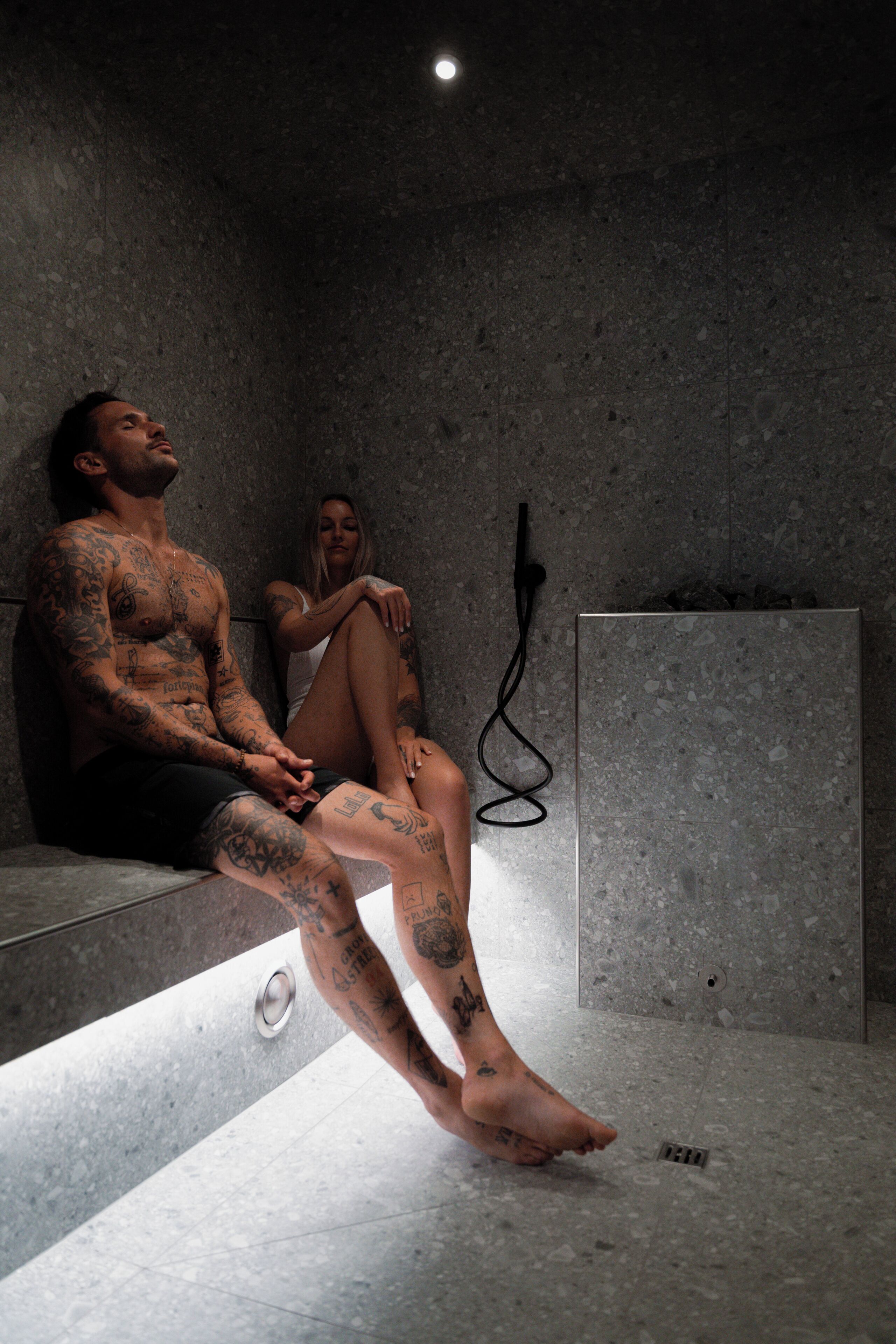 Sauna, Dampfbad, Warmsteinmassagen, Sportmassagen, Massageanwendungen