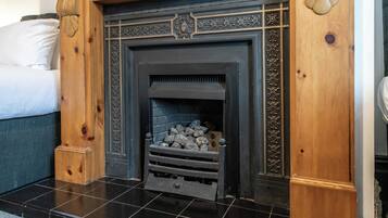 4 bedrooms, desk, iron/ironing board, free WiFi