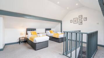 4 bedrooms, desk, iron/ironing board, free WiFi