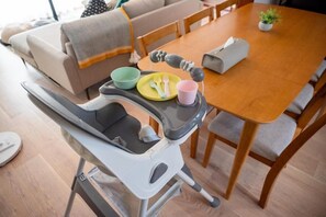 Repas dans la chambre