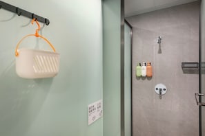 Shower, hair dryer, towels, shampoo