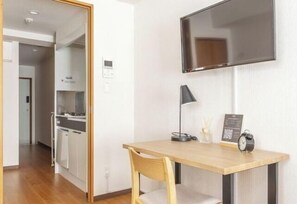 Desk, free WiFi - Dash Living Shinjuku (Tokyo)