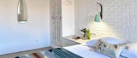 1 غرفة نوم ومكواة/لوح كي وواي فاي وملاءات أسرّة