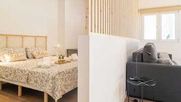 Apartamento standard, vários quartos (Calahonda Beach A) | 1 quarto, espaço de trabalho para notebook