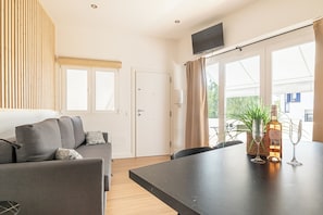 Standard Apartment, 1 Bedroom, Microwave (Calahonda Beach A) | Interior