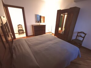 2 makuuhuonetta, silitysrauta/-lauta, Wi-Fi, vuodevaatteet