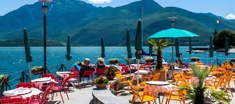 Elegant Apartment with Lake Como View, Wi-Fi and Air Conditioning