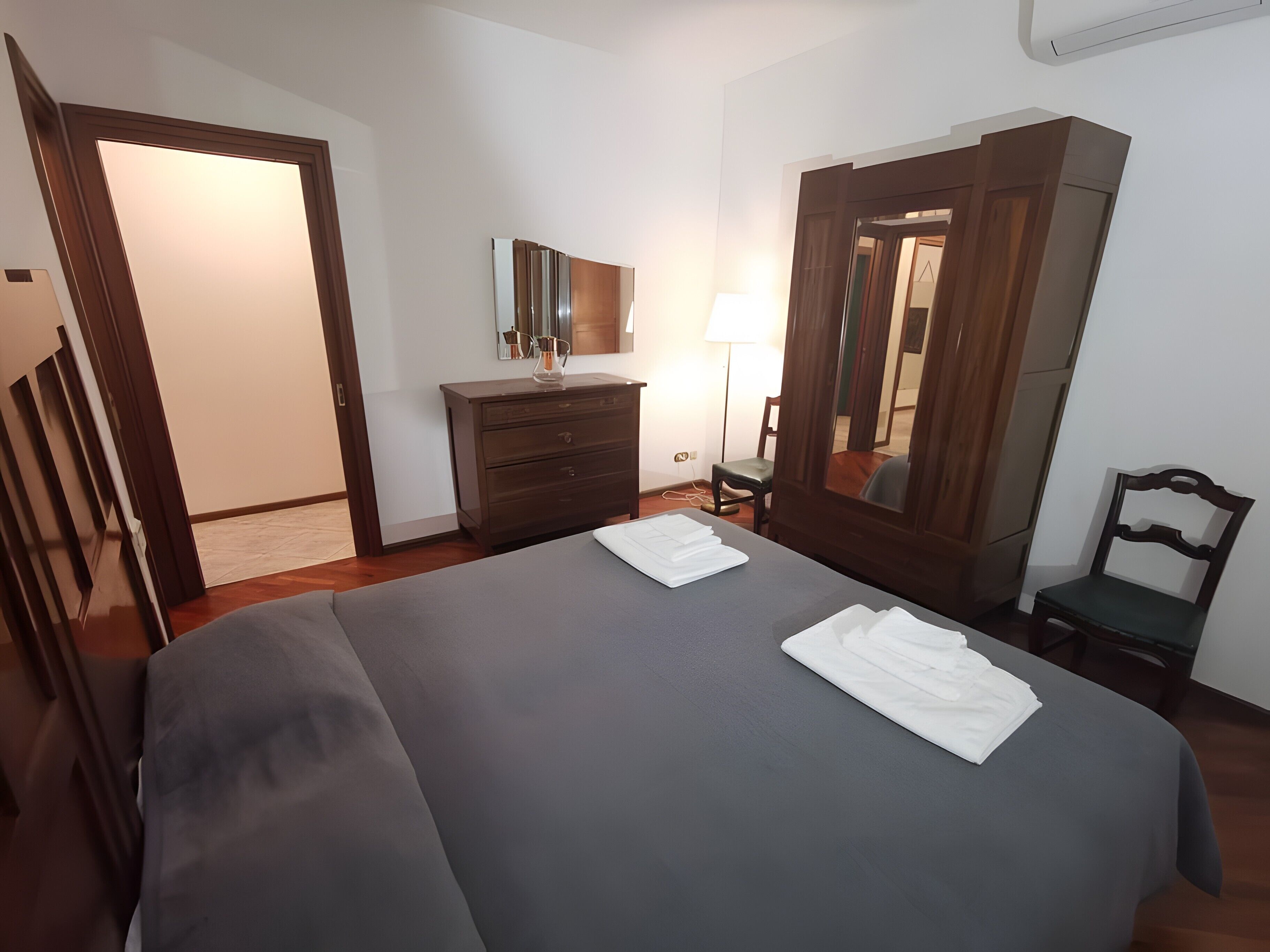 5 soverom, strykejern/-brett, wi-fi og sengetøy