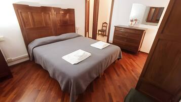 5 soverom, strykejern/-brett, wi-fi og sengetøy