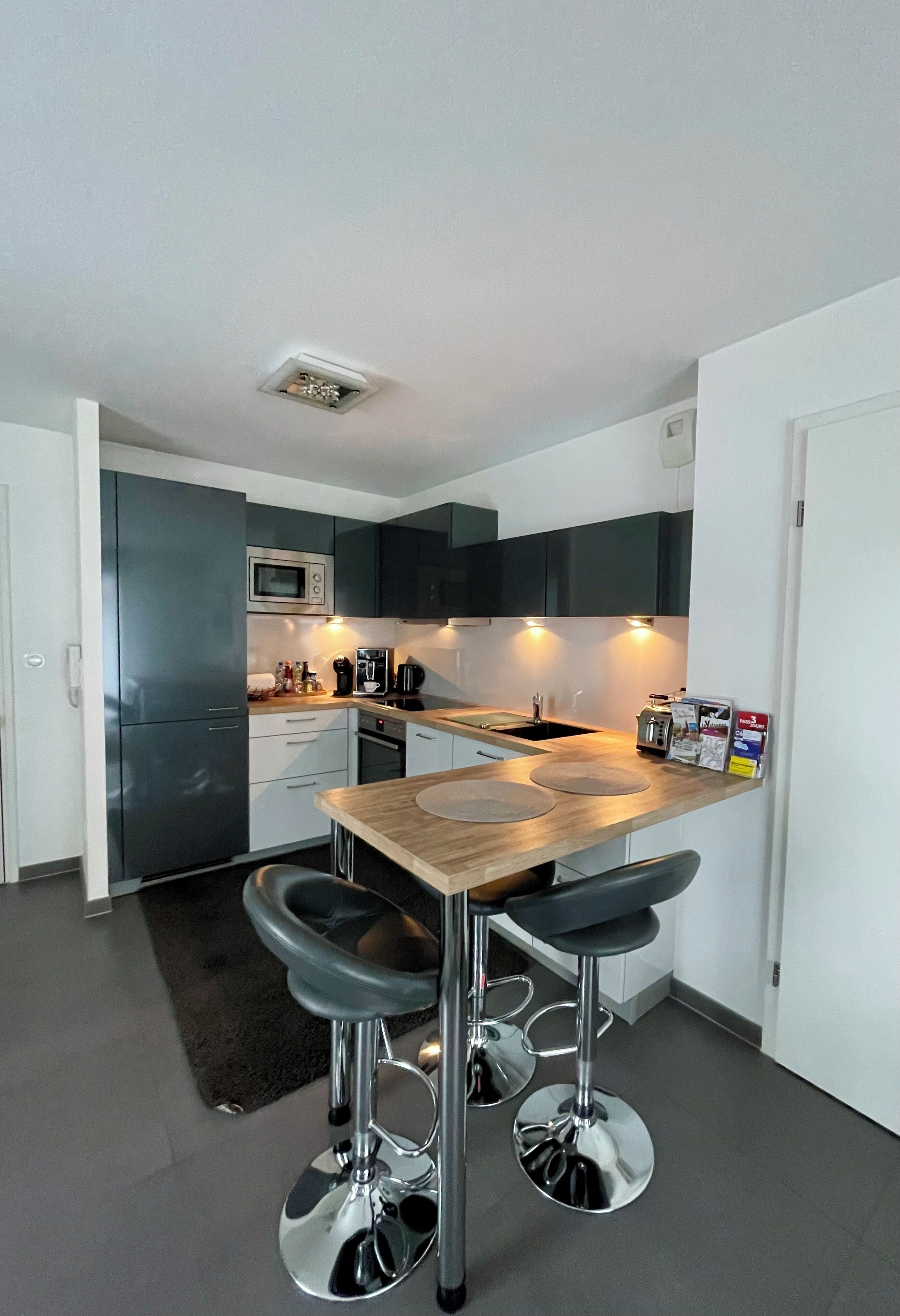 Micro-ondes, four, plaque de cuisson, lave-vaisselle