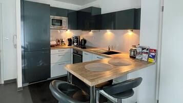 Micro-ondes, four, plaque de cuisson, lave-vaisselle