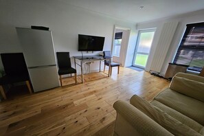 Living area - Windsor Luxe Living – 3BR Near Windsor Castle (Windsor)