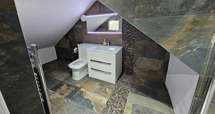 Windsor Luxe Living – 3BR Near Windsor Castle