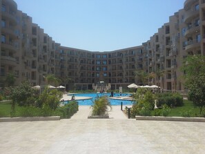 Outdoor pool - Cozy 1-bedroom apartment in charming Hurghada with WiFi, AC (HURGHADA)