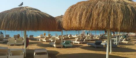 Beach nearby, sun loungers, beach towels