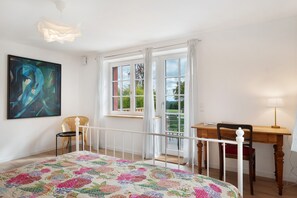3 bedrooms, bed sheets