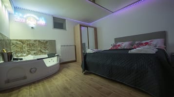 2 Schlafzimmer, Schreibtisch, BĂŒgeleisen/BĂŒgelbrett, kostenloses WLAN
