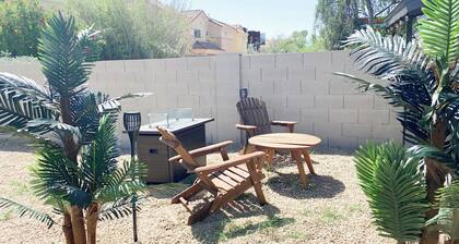 Modern Townhouse in Tempe Near ASU with Parking