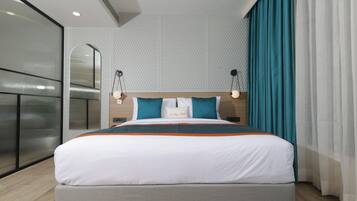 Premium bedding, in-room safe, desk, laptop workspace