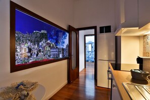 Refrigerador, microondas y tostadora 