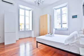 2 habitaciones y tabla de planchar con plancha 
