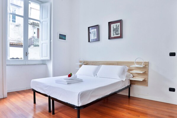 2 chambres, fer et planche à repasser