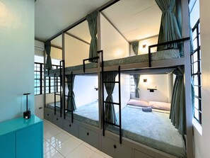 Gemeinsamer Premium-Schlafsaal, Terrasse | Hochwertige Bettwaren, individuell eingerichtet, kostenloses WLAN