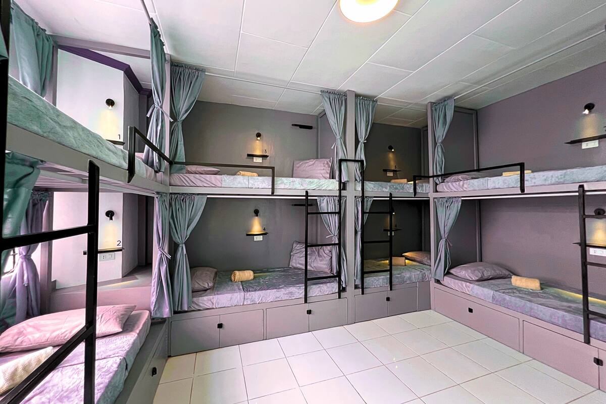 Slaapzaal, gemengde slaapzaal | Luxe beddengoed, individueel gemeubileerd, gratis wifi, beddengoed
