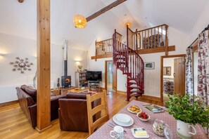 Smart TV, fireplace, ping pong, books