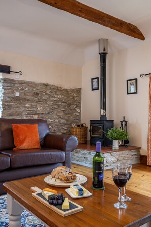 Smart TV, fireplace, DVD player, ping pong
