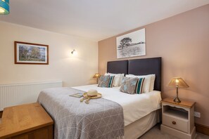 1 bedroom, iron/ironing board, free WiFi, bed sheets - Callestock Courtyard - Wheal Kitty charming cottage for couples (Truro)
