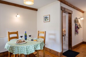 Dining - Callestock Courtyard - Wheal Kitty charming cottage for couples (Truro)
