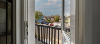 Stylish 3 Bed Seaside Apartment Central
Southend Location & Steps from the Beach