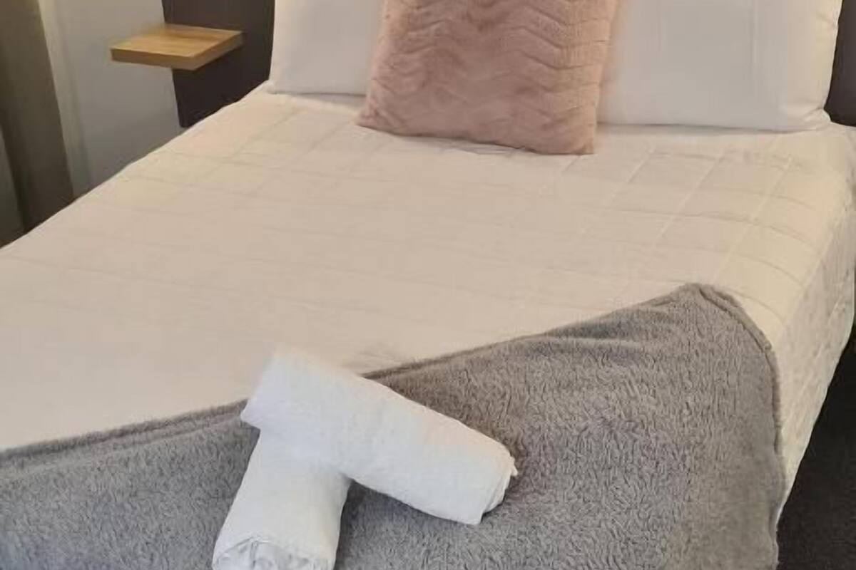 Standard Room, 1 Queen Bed, Non Smoking, Balcony | Iron/ironing board, free WiFi
