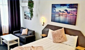 Premium Room, 1 Queen Bed, Non Smoking | Iron/ironing board, free WiFi