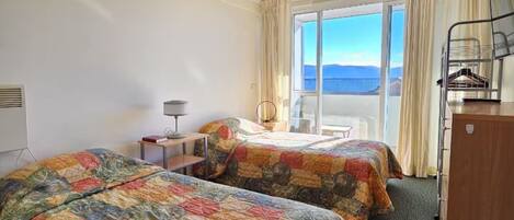 2 bedrooms, bed sheets