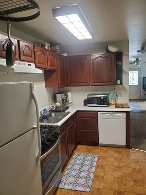 Micro-ondes, four, plaque de cuisson, lave-vaisselle