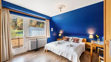 5 habitaciones, tabla de planchar con plancha, wifi y ropa de cama