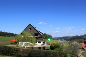 Exterior - Room 'No. 4 with Private Balcony', Shared Terrace, Garden & Wi-Fi (Mühlenbach)