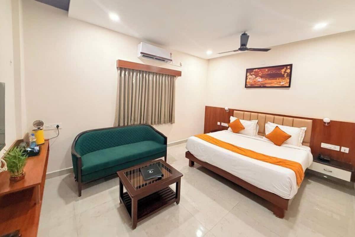 Egyptian cotton sheets, premium bedding, free WiFi, bed sheets