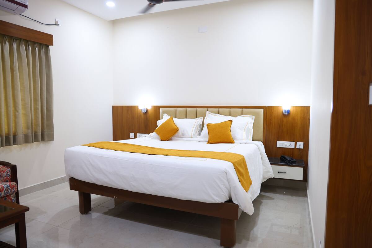 Egyptian cotton sheets, premium bedding, free WiFi, bed sheets