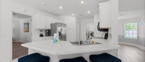 Signature House, 3 Bedrooms, Non Smoking, Patio | In-room dining